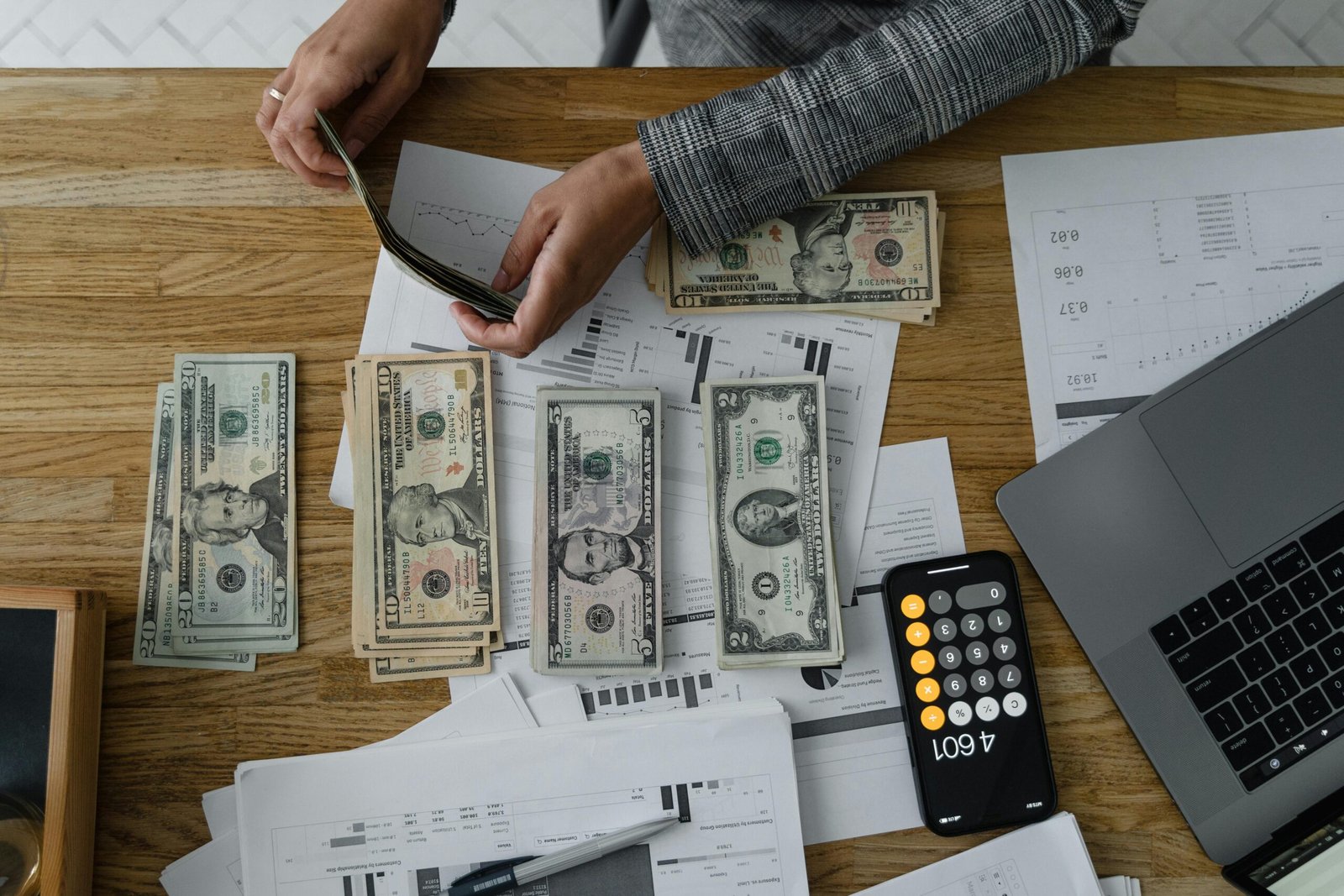 How to Create a Monthly Budget