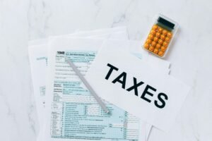 how to pay taxes as a freelancer